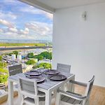 CB1637 | Último Piso con Vista Costera y Balcón