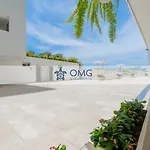 CB1637 | Último Piso con Vista Costera y Balcón